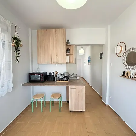Apartment Minu Sonniges In Direkter Strandnaehe, Schnelles Internet, Freies Parken, Nahe Flughafen